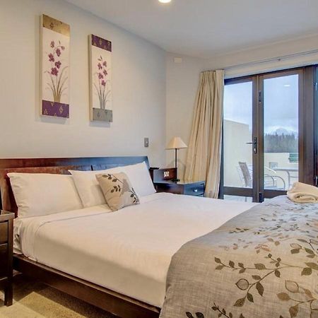 Lakefront Luxury Penthouse Central Квинстаун Экстерьер фото