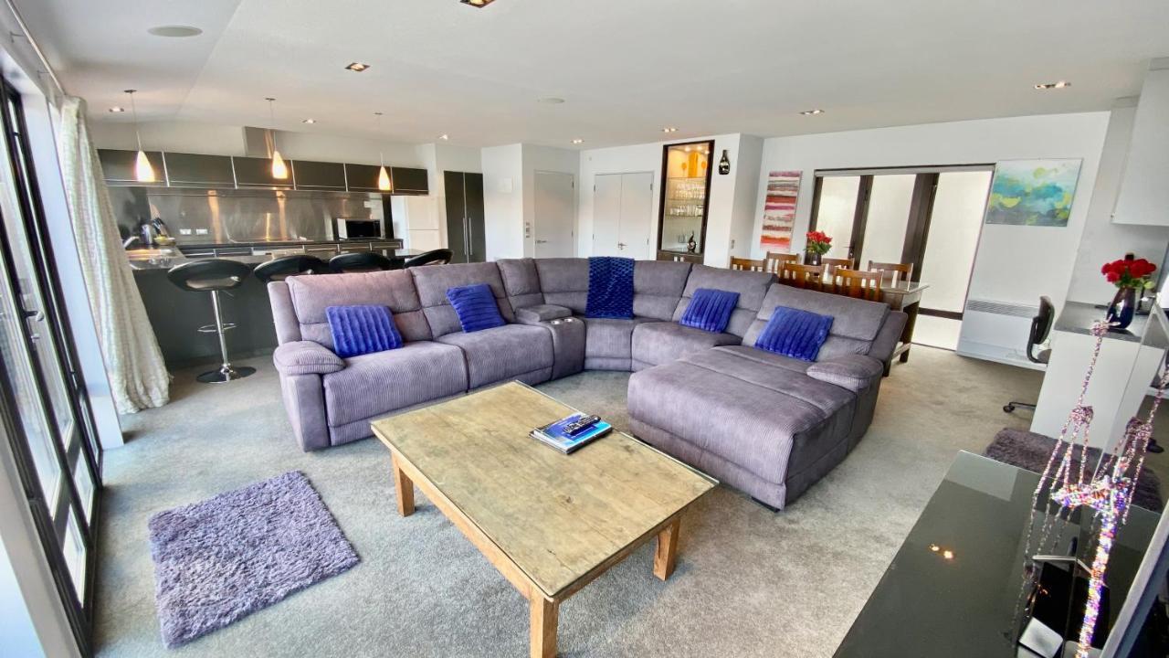 Lakefront Luxury Penthouse Central Квинстаун Экстерьер фото