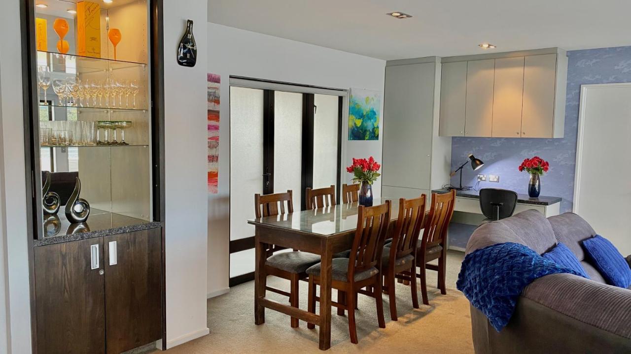 Lakefront Luxury Penthouse Central Квинстаун Экстерьер фото