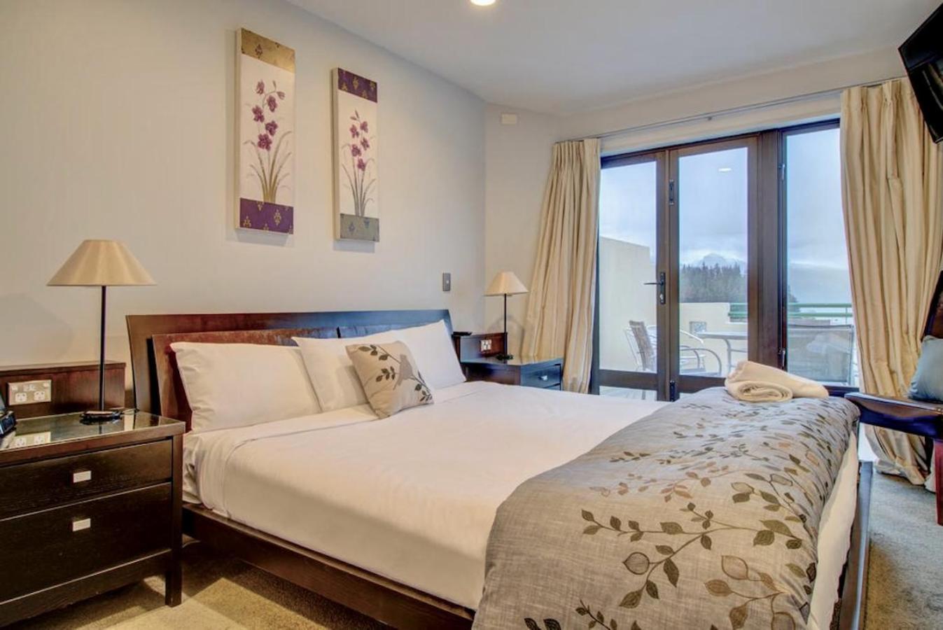 Lakefront Luxury Penthouse Central Квинстаун Экстерьер фото
